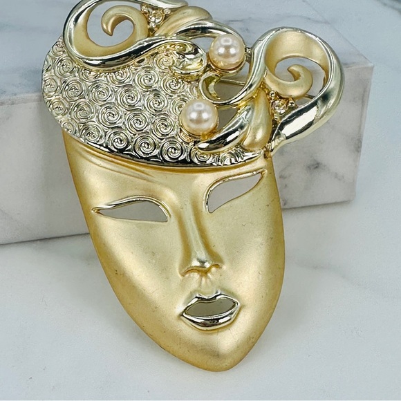 Woman Face Mask Brooch Pin Scroll Faux Pearl Rhinestone Accent Gold Tone Theater - Picture 10 of 10